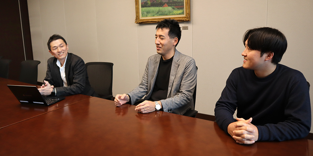 左から住吉 賢司、佐藤 慎吾、住谷 格生（みずほFG）
