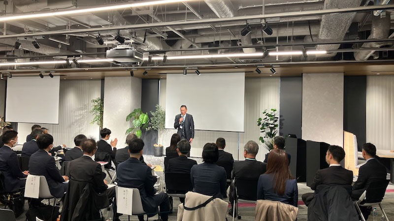 キャプション：ピッチコンテストは丸の内の〈みずほ〉の施設で行われた