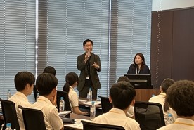 職場見学の様子